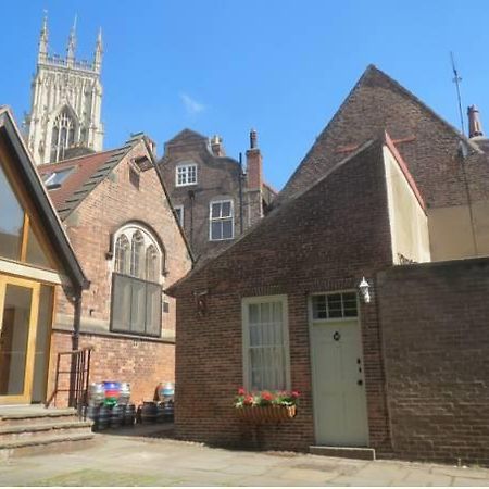 Trembling Madness Apartments York Exterior foto
